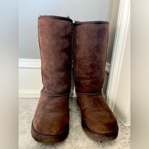 Women’s UGG classic tall II boot, chocolate brown, size 8